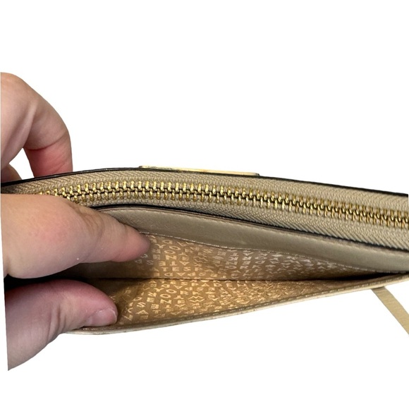 Kate Spade Taupe Grey A La Vita Ostrich Embossed Leather Designer Wallet GUC - Picture 8 of 11